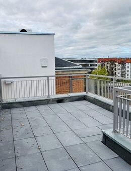 ***RIESIGE DACHTERRASSE~4 RÄUME~KLIMAANLAGE~ERSTBEZUG NACH SANIERUNG~EINBAUKÜCHE~STELLPLATZ*** - Zwickau