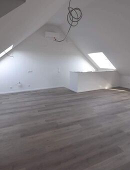 Großzügige und helle 2-Zimmer-Maisonettewohnung mit Balkon und Stellplatz in der Tiefgarage - Aschaffenburg