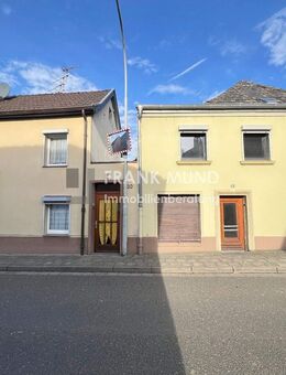 Viel Platz für Ihre Ideen: Zwei modernisierungsbedürftige Einfamilienhäuser in MG-Wickrathberg - Mönchengladbach