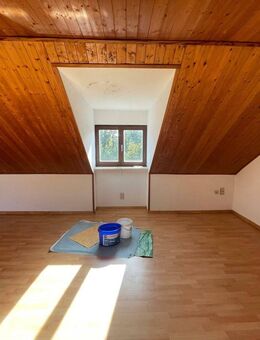 Gepflegtes Zweifamilienhaus mit wunderschönem Garten in ruhiger Wohngegend nahe Waldrand - Kammerstein