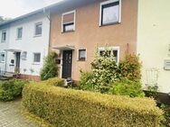 REIHENHAUS: GARTEN, TERRASSE, BALKON, EBK, KAMIN, VOLLUNTERKELLERT, ZWEI TAGESLICHTBÄDERN, PKW-STPL. - Goslar