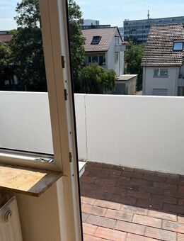 Stuttgart Möhringen, mit Balkon, helle 2,5 Zi. DG, Whg. teilmöbliert, ca. 65m² Wohnfl. - Stuttgart