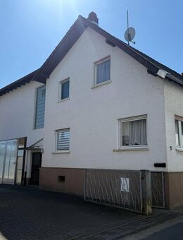**Ein-/Zwei-Familienwohnhaus mit großen Grundstück und Nebengebäude** - Freigericht