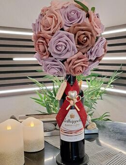 Wein (Alkoholfrei) und künstliche Blumen als Kombi-Geschenk - Villingen-Schwenningen