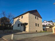 "Teilsaniertes 2-Familienhaus in Herrenberg mit schönem Garten" - Herrenberg