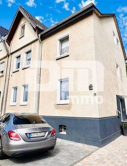 Umfangreich saniertes Zweifamilienhaus + Carport auf großem Grundstück mit Traumgarten - Kassel