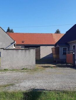 Einfamilienhaus mit Nebengebäude - Oßling