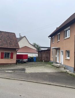 Sofort bewohnbares Bauernhaus mit idyllischem Garten und praktischer Werkstatt" - Neuhausen (Eck)
