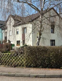 Feuchtwangen- gepflegtes Reihenendhaus mit großem Grundstück und Garage. - Feuchtwangen