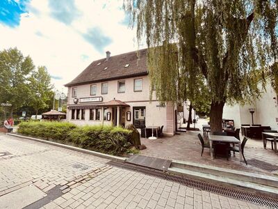 Wohn- und Geschäftshaus, Gasthof / Pension, Fremdenzimmer, Wohnung, Büro, 11 Stellplätze