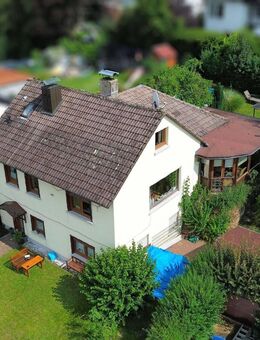 Schlossblick inklusive! Einfamilienhaus mit Pool und Einliegerwohnung - Marburg