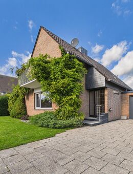 WOHNBAU: Ihr Traum vom freistehenden EFH mit Wintergarten, Kamin und viel Grundstück in Wickrathberg - Mönchengladbach