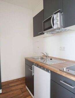 1-Raum Wohnung mit Einbauküche, Balkon und Aufzug - Plauen