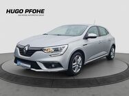 Renault Megane, LIFE ENERGY TCe 100 TOUCH, Jahr 2017 - Bad Segeberg