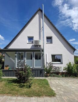 Modernisierte Doppelhaushälfte mit großem Garten - Heroldsberg