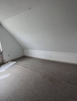 Renovierungsbedürftiges Einfamilienhaus mit großem Grundstück in ruhiger Feldrandlage - Langenholzen - Alfeld (Leine)