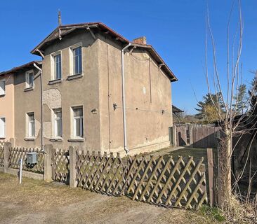 Provisionsfrei für den Käufer … Handwerkerobjekt mit viel Grün … und Pool …