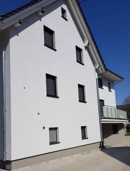 sehr schöne, exklusive und massivgebaute Doppelhaushälfte mit ganz viel Platz und toller Aussicht - Emmendingen