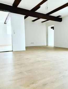 Verkauf: Vollvermietetes Mehrfamilienhaus mit ausbaufähigem Dachboden in Felsberg als Kapitalanlage mit Potenzial - Felsberg