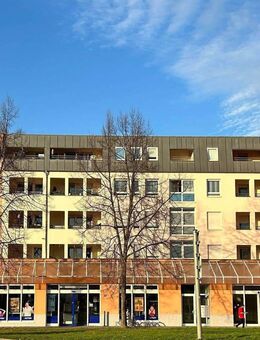 Auf Wunsch mit Einbauküche - 3-Raum-Wohnung im 2. Obergeschoss mit großer Loggia und Fahrstuhl - Zwickau