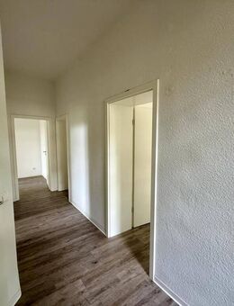 ERDGESCHOSS - 3 ZIMMER WOHNUNG MIT BALKON - Duisburg