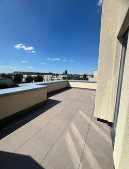 Exklusive 2-Zimmer-Dachgeschosswohnung mit traumhafter Dachterrasse in Berlin-Karlshorst - Berlin
