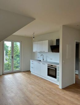 Erstbezug nach Sanierung - Moderne 2-Zimmer- Dachgeschosswohnung mit Blick ins Grüne - Aschaffenburg