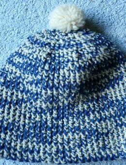 Babymütze mit Bommel, weißblau, weiche Qualität - Niederfischbach