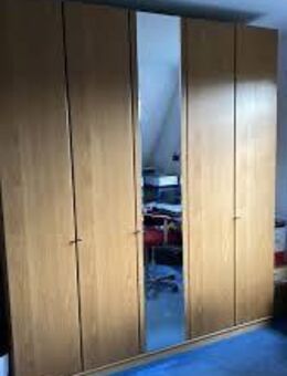 Verschenke einen Schrank bei Intersse gerne melden - Bremen