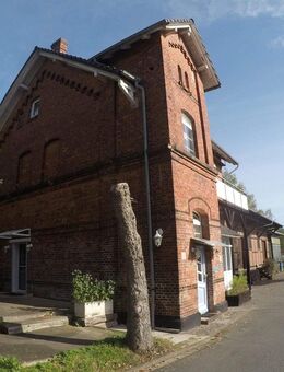 Historischer Bahnhof in Bilshausen - saniert, Gewerbeeinheit mit 3 Wohneinheiten - Bilshausen