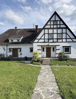 Vielseitig nutzbares Zweifamilienhaus mit Lager und Garagen - Odenthal