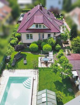 300 m² Wohn-/Nutzfläche - stilvolle Villa mit Pool und Sauna in Waldrandlage vor den Toren Berlins - Teltow