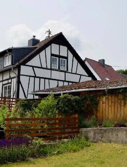Umfangreich saniertes Bauernhaus + Nebengebäude Aussicht Solaranlage Wohlfühlatmosphäre Höhenlage - Niederdürenbach