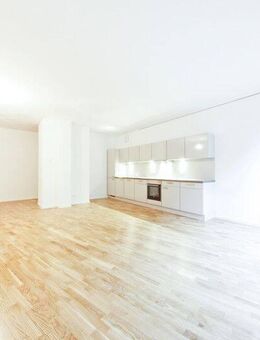 Stilvolle Erdgeschosswohnung mit großzügiger Terrasse und moderner Markenküche in eleganter Atmosphäre - Frankfurt (Main)