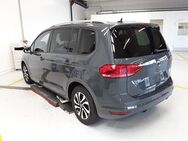 VW Touran, 2.0 TDI Active Li, Jahr 2023 - Wackersdorf