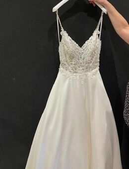 Neu und ungetragenes Brautkleid mit Satin und Spitze zu verkaufen - Overath Zentrum