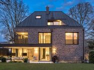 Rarität in nobler Villenlage: Hochkarätige Architekten-Villa mit exklusiver Ausstattung - München