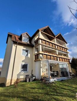 * EINZIEHEN und WOHLFÜHLEN * Super schöne 4-Zi-Maisonette-Whg.m.BALKON+GARAGE in naturnaher Wohnlage - Roth (Bayern)