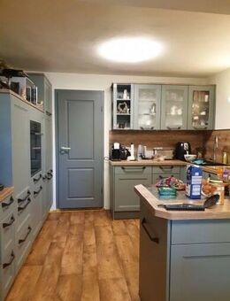 Renoviertes Einfamilienhaus mit Einliegerwohnung, großer Scheune und Stallungen in Hünfeld, Ortsteil bei Fulda - Hünfeld (Konrad-Zuse-Stadt)