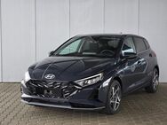 Hyundai i20, 1.0 T-GDI Emotion 100 6MT 48V MHEV Sitz & Lenkr Heiz & ALU17, Jahr 2024 - Achern