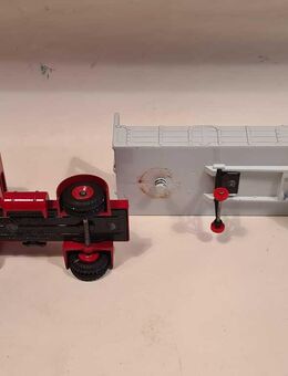 Dinky LKW ca. 50er/60er Jahre gut erhalten, die rote, kleine Heckklappe, aus Plastik, fehlt! - Berlin