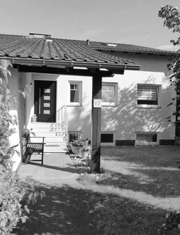 Zweifamilienhaus mit flexiblem Souterrain und traumhafter Feldrandlage in Ravolzhausen! - Neuberg