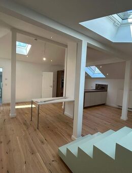 Gehoben sanierte Dachgeschosswohnung in zentraler Lage - Lübeck