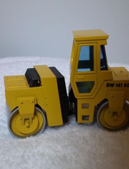 Bomag Walze BW 141 AD NZG Modell Nr. 221; M 1:50; gebraucht/unbespielt - Freiensteinau
