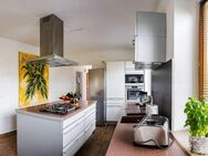 Geräumige Wohnung mit drei Zimmern sowie Balkon und Einbauküche in Friedrichshafen - Friedrichshafen