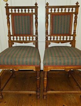 2 sehr schöne, alte Stühle, massiv Holz, sehr stabil verzierte Rückenlehne TOP Zustand! - München