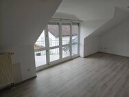 +++ 3-Zi.-DG-Whg. mit Balkon, EBK und TG-Stellplatz +++ - Waldkraiburg