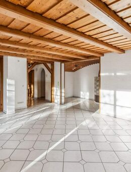 Raumwunder! Die perfekte Alternative zum Einfamilienhaus in ruhiger Lage von Ellwangen - Rot (Rot)