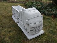 Beton - Truck Volvo mit Kippmuldenauflieger Gartendeko inkl. kostenloser Anlieferung - Hergisdorf