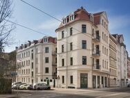 Hochwertig sanierte 4-Zimmer-Wohnung im Dachgeschoss mit Loggia, Fußbodenheizung und Parkett ! - Leipzig